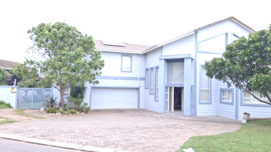3 Bedroom Property for Sale in Boggomsbaai Western Cape
